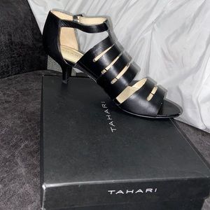 Tahari size 9 black kitten heel